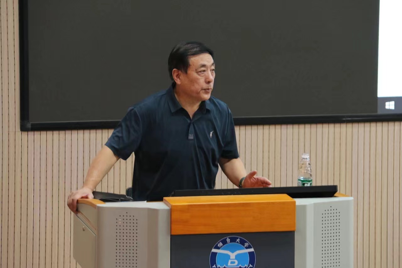 黄海学者特聘教授张卫平先生为研究生新生讲授开学第一课
